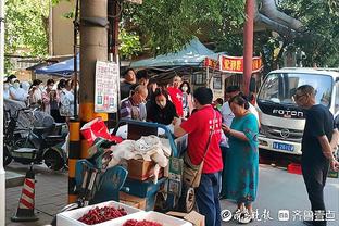 加纳乔本场数据：1次错失良机，4射1正，4次过人0成功，评分6.2分